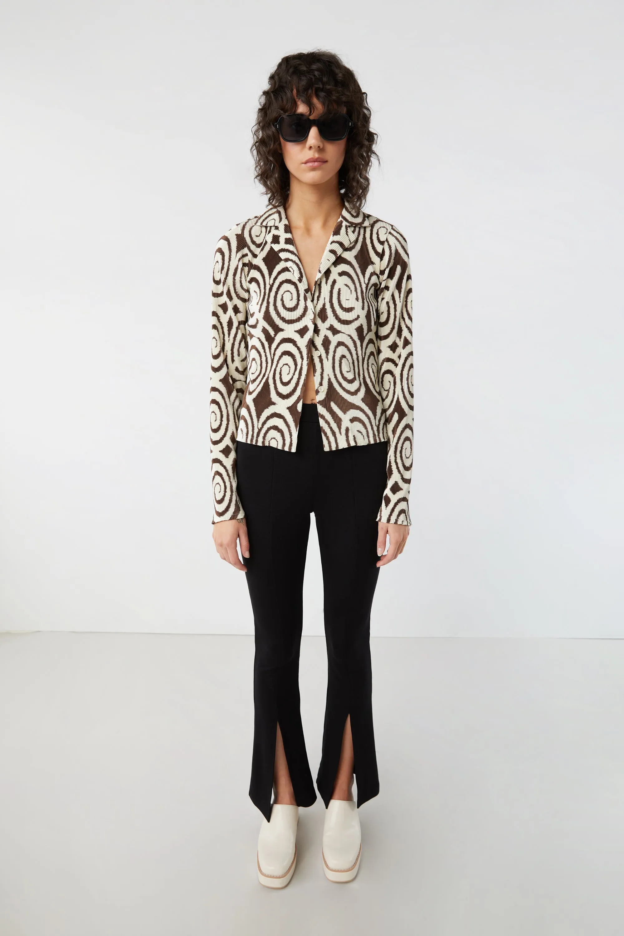 PLEATED PRINT BUTTON UP SHIRT