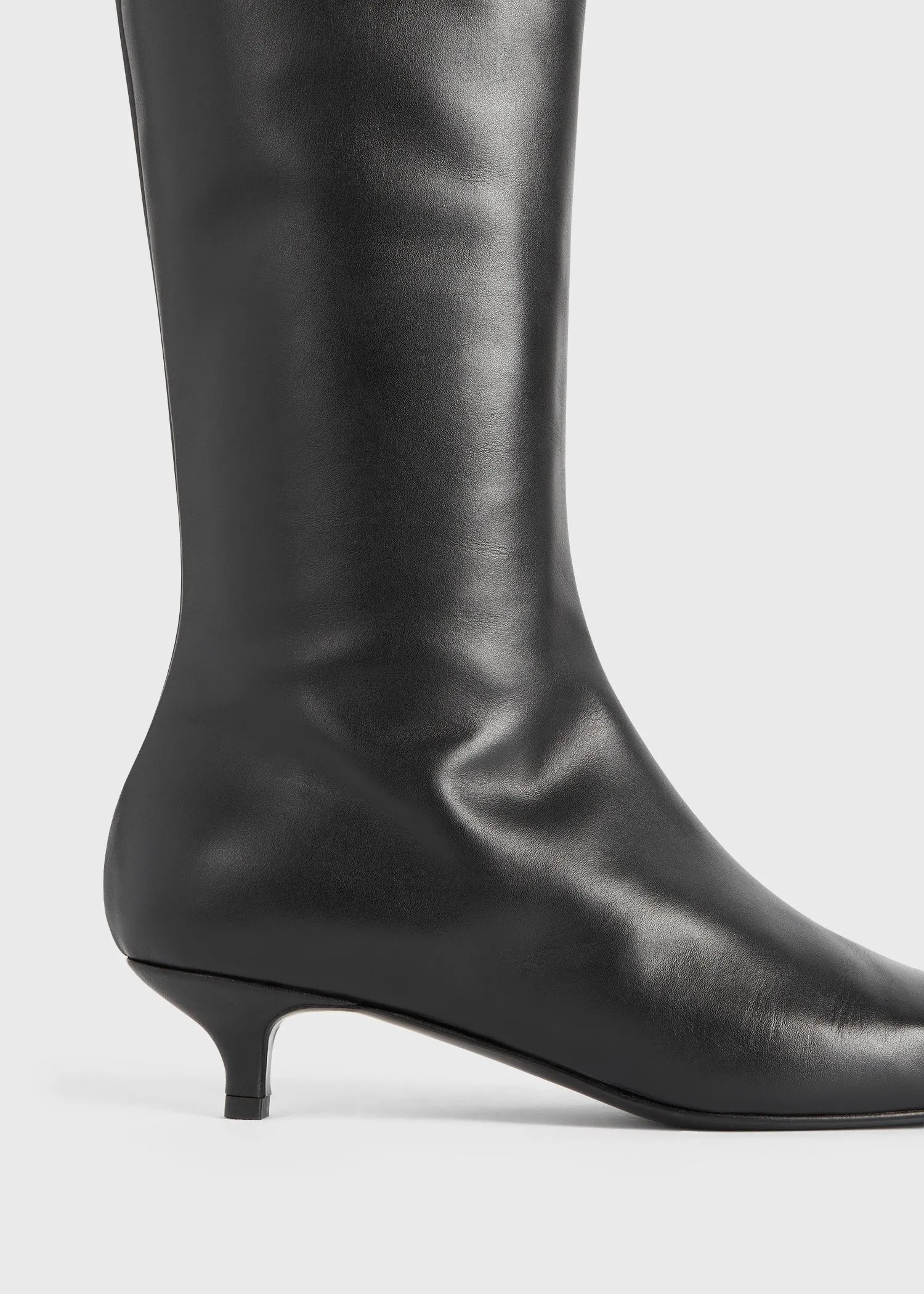 The Slim Knee-High Boot black